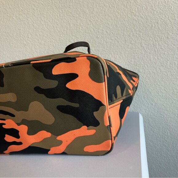 MICHAEL KORS Camo Orange XL Jet Set Voyager Tote Travel Summer Bag + Wallet - Picture 7 of 12